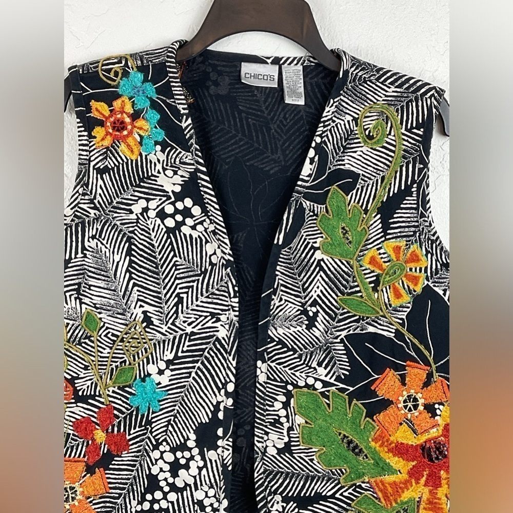 Chico’s Floral Embroidered Black White Vest Size 2 Medium - Picture 4 of 9